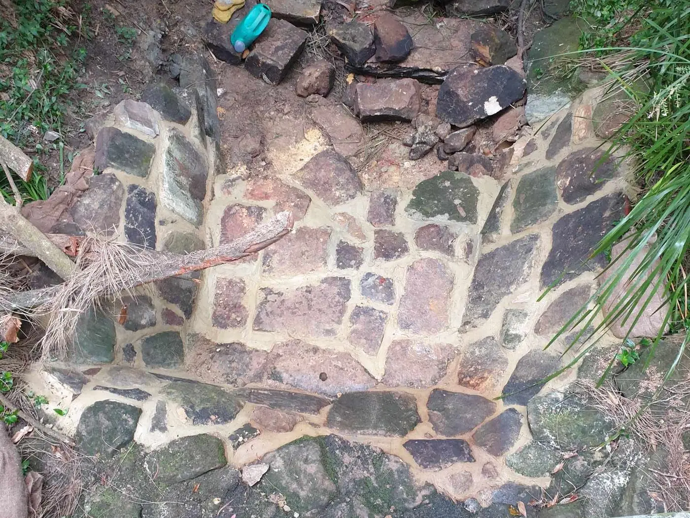 Fitted natural stone paving in a bushland setting